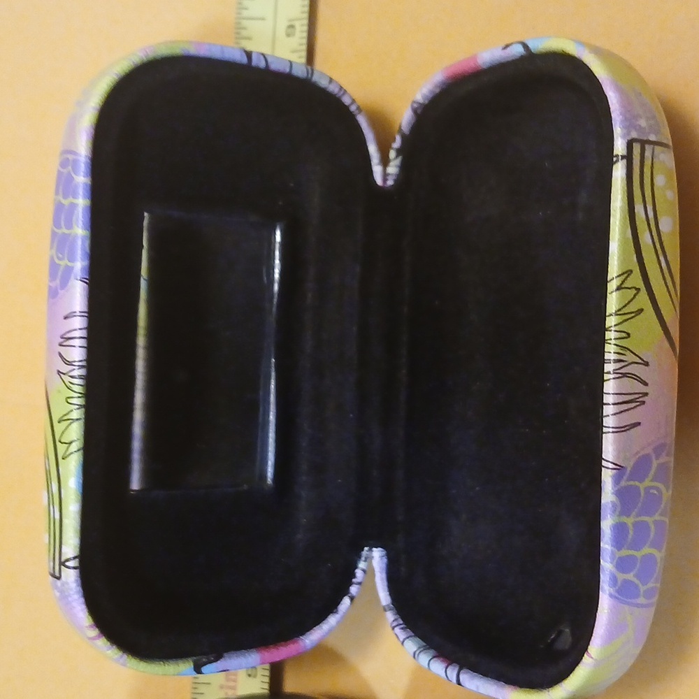 Assorted LOT!! (1 Wallet, 3 Golf Balls, 1Ankle Tensor & 2 Small Cases/w Mirrors) - Picture 14 of 17